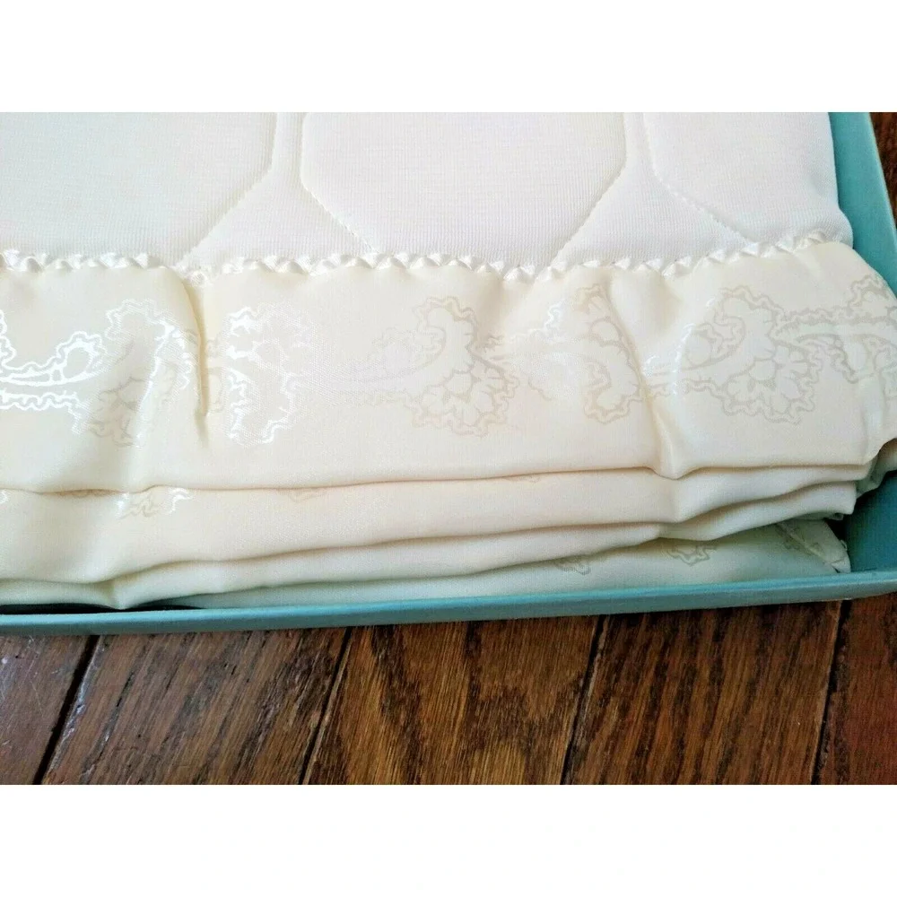Vintage Slumbertime Off White‎ Cream Acrylic Baby Quilted Blanket 48 x 36 in Box